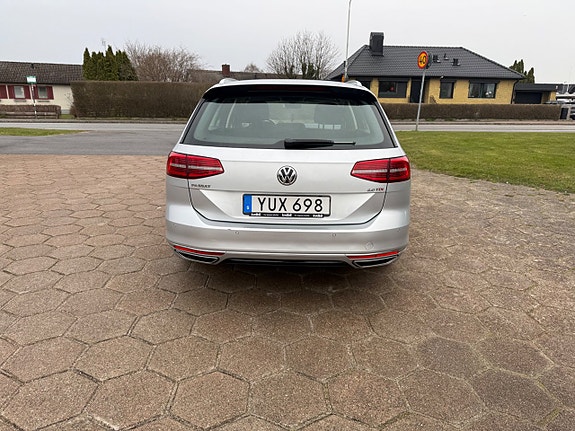 Volkswagen Passat 6 of 15