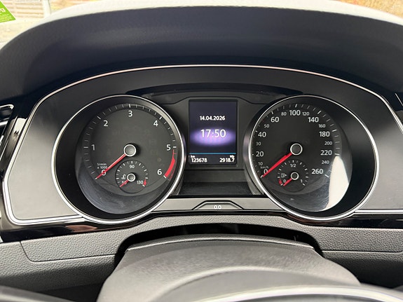 Volkswagen Passat 13 of 15