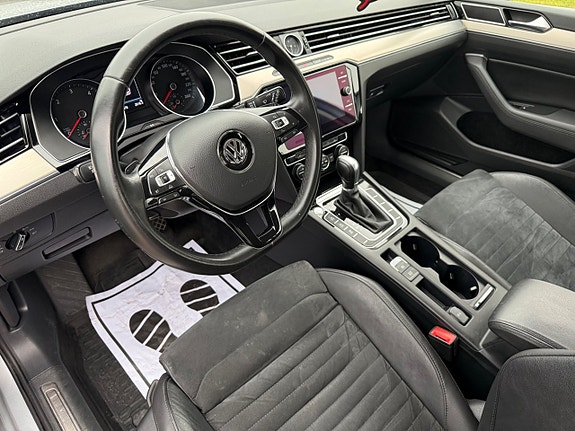 Volkswagen Passat 11 of 15