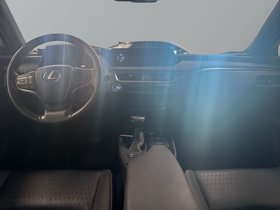 Lexus UX250h 10 of 17