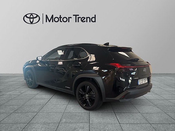 Lexus UX250h 3 of 17