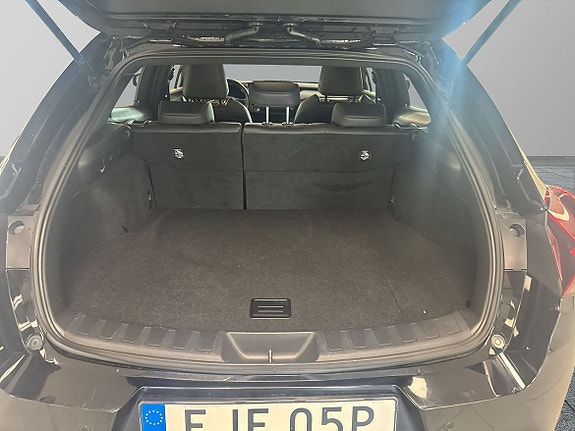 Lexus UX250h 12 of 17