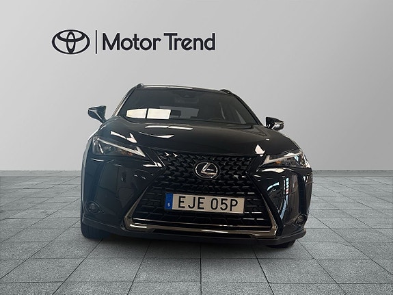 Lexus UX250h 6 of 17