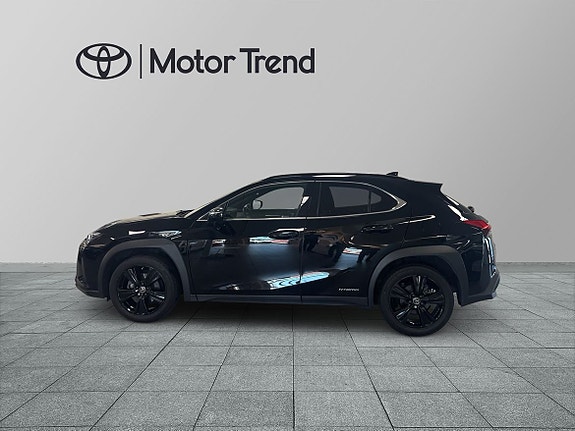 Lexus UX250h 4 of 17