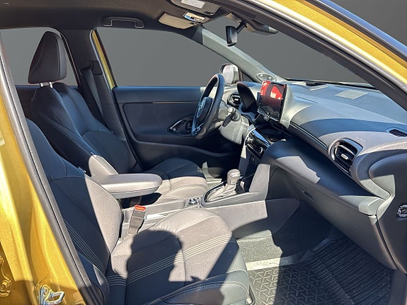 Toyota Yaris Cross 2 of 12