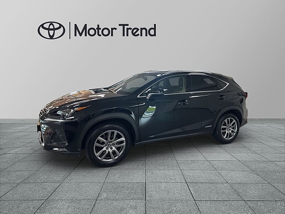 Lexus NX300h 3 of 5