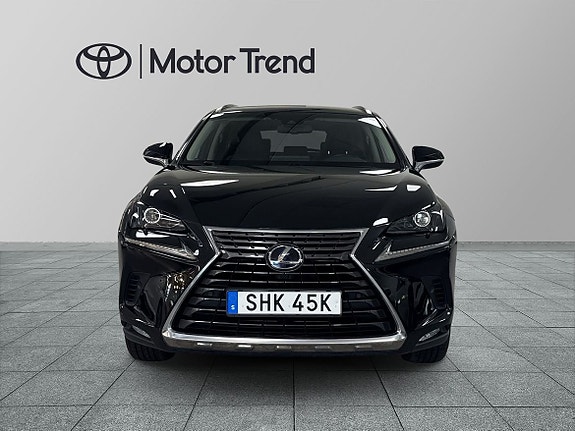 Lexus NX300h 5 of 5