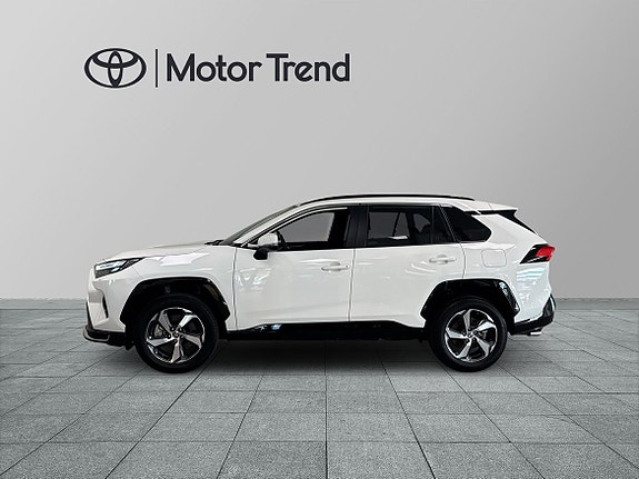 Toyota RAV4 Plug-in Hybrid 3 of 5