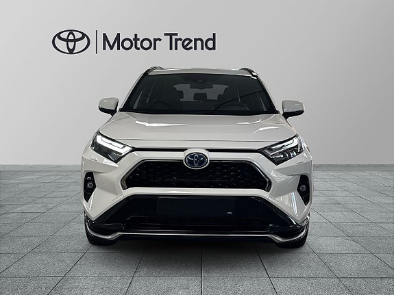 Toyota RAV4 Plug-in Hybrid 5 of 5