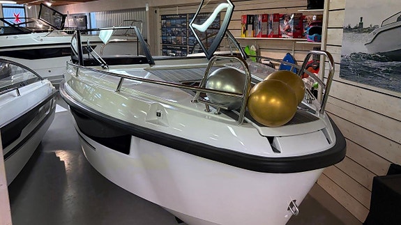 Yamarin 67 DC - Yamaha 225 V6 3 of 10