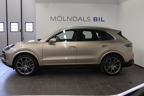 Porsche Cayenne 2 of 5