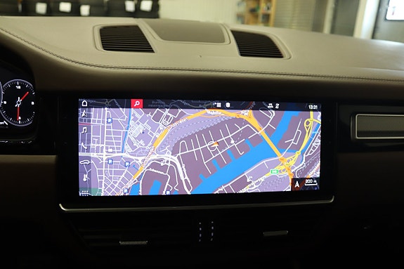 Porsche Cayenne 15 of 24