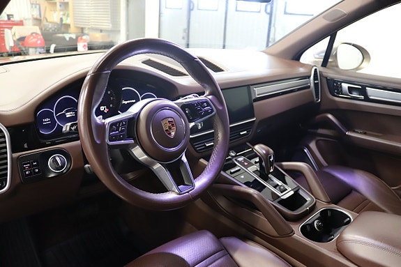 Porsche Cayenne 6 of 24