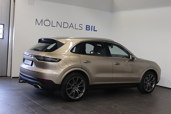 Porsche Cayenne 5 of 5