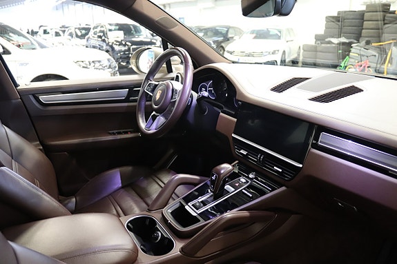 Porsche Cayenne 9 of 24