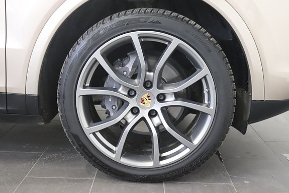Porsche Cayenne 22 of 24