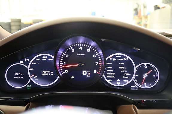 Porsche Cayenne 19 of 24