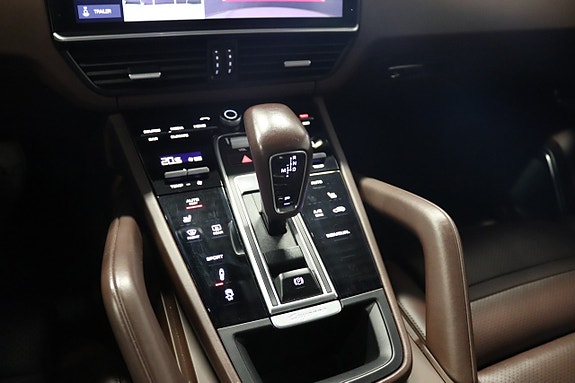 Porsche Cayenne 17 of 24