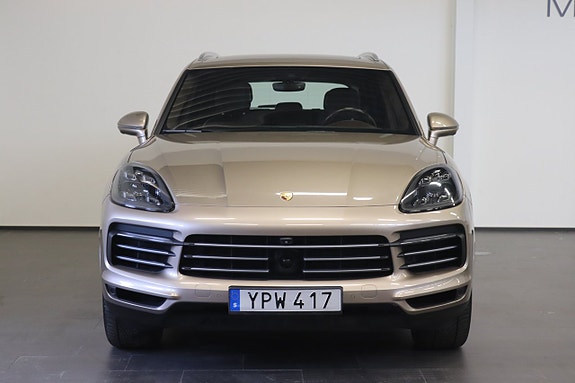Porsche Cayenne 3 of 5