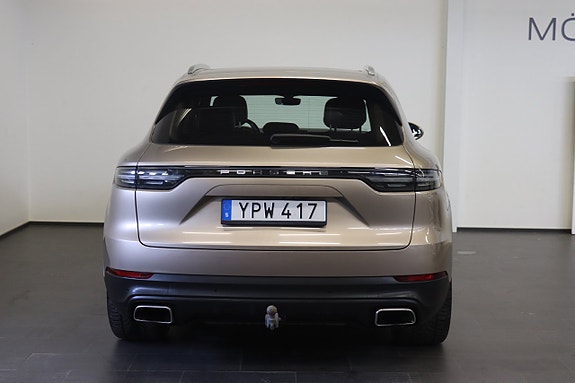 Porsche Cayenne 4 of 5