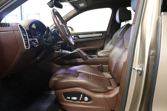 Porsche Cayenne 7 of 24