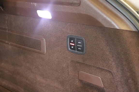 Porsche Cayenne 21 of 24
