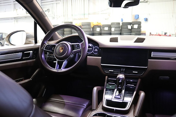 Porsche Cayenne 10 of 24