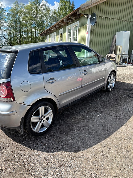 Volkswagen Polo 2 of 4