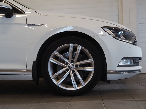 Volkswagen Passat 8 of 22