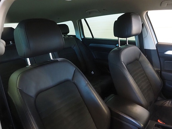 Volkswagen Passat 12 of 22