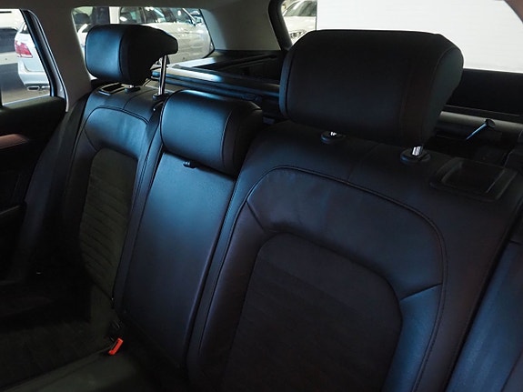 Volkswagen Passat 16 of 22