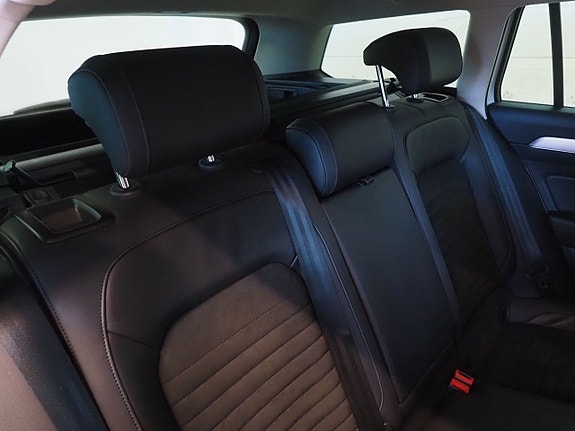 Volkswagen Passat 13 of 22