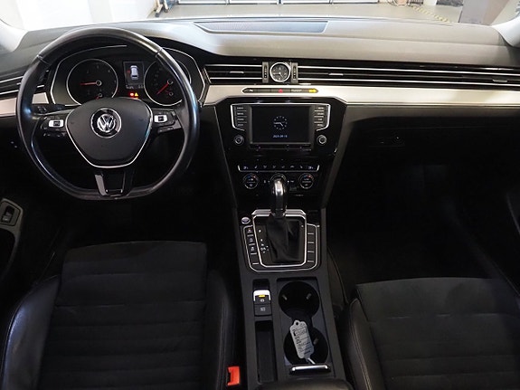 Volkswagen Passat 14 of 22