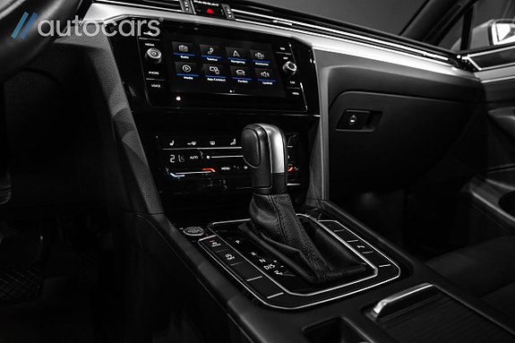 Volkswagen Passat 23 of 30