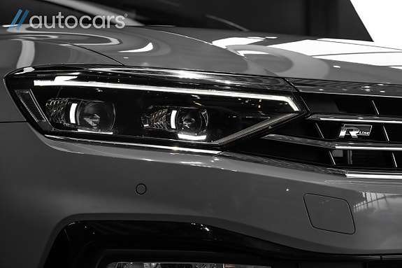 Volkswagen Passat 13 of 30