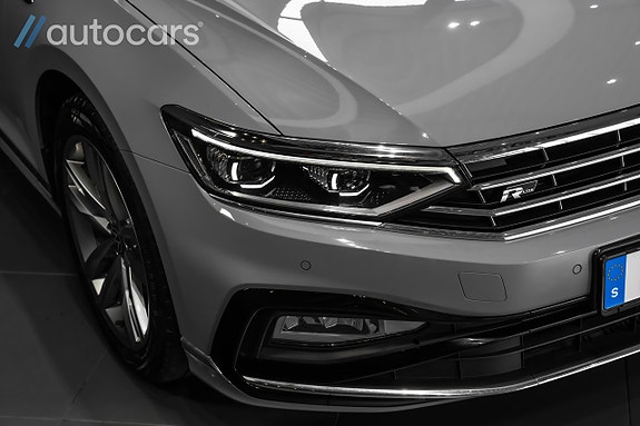 Volkswagen Passat 12 of 30