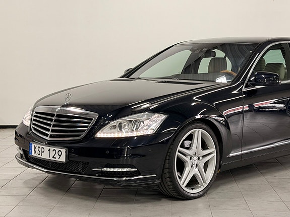Mercedes-Benz S350 3 of 5