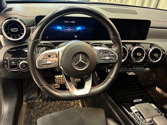Mercedes-Benz CLA180 10 of 15