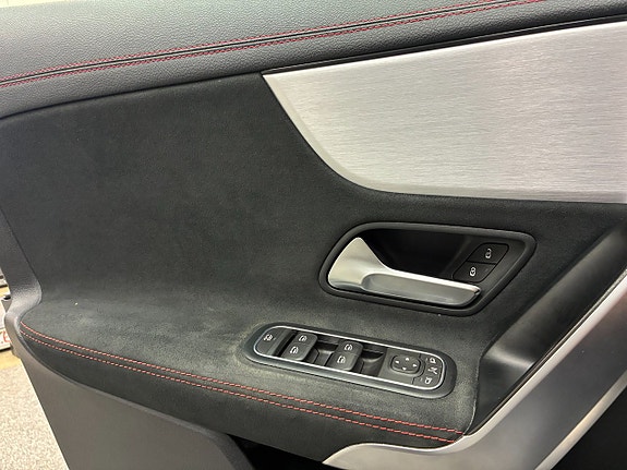 Mercedes-Benz CLA180 11 of 15