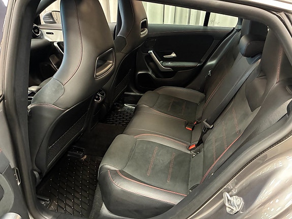 Mercedes-Benz CLA180 8 of 15