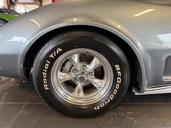 Chevrolet Corvette 11 of 22