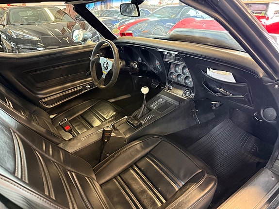 Chevrolet Corvette 16 of 22