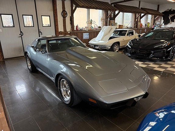 Chevrolet Corvette 9 of 22
