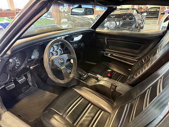 Chevrolet Corvette 14 of 22