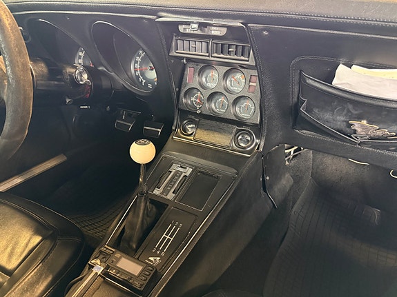 Chevrolet Corvette 19 of 22