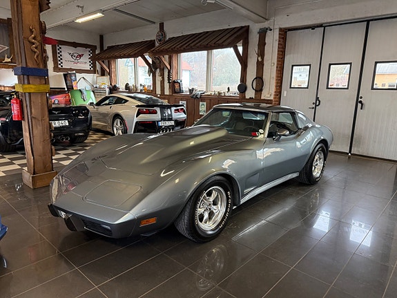 Chevrolet Corvette 10 of 22