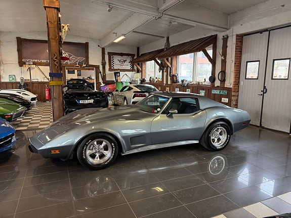 Chevrolet Corvette 2 of 22