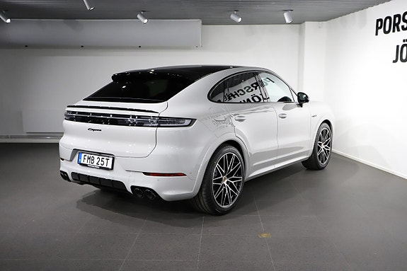 Porsche Cayenne 5 of 5