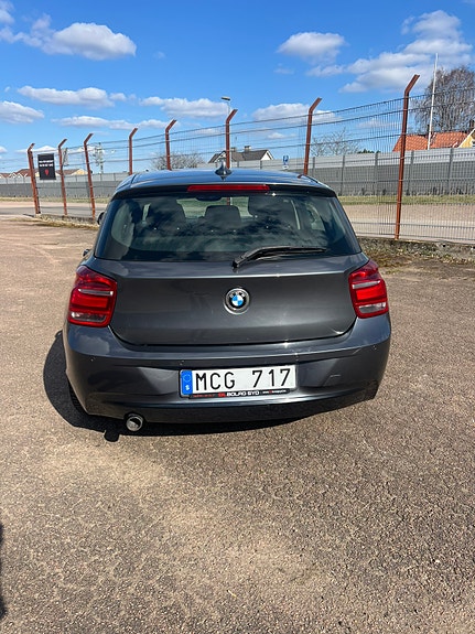 BMW 118d 3 of 5