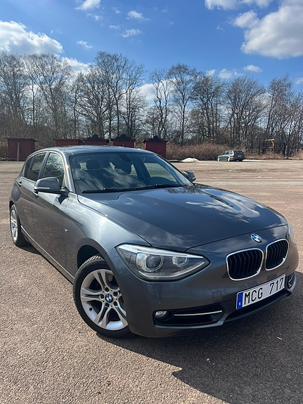 BMW 118d 2 of 5